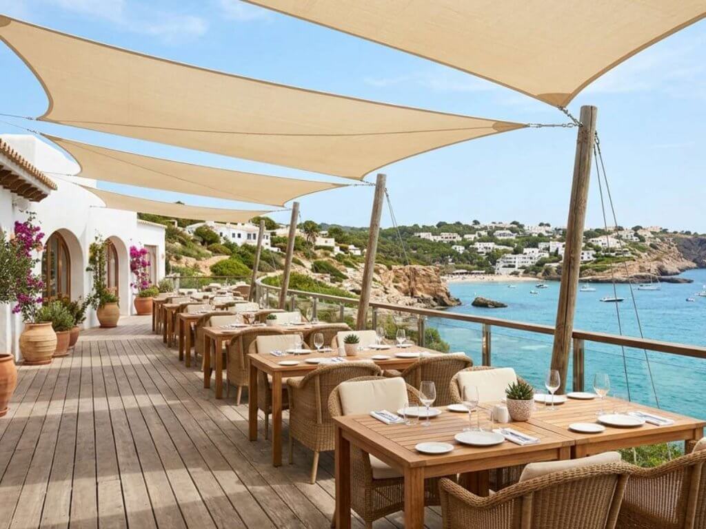 Terrasse de restaurant ombragée