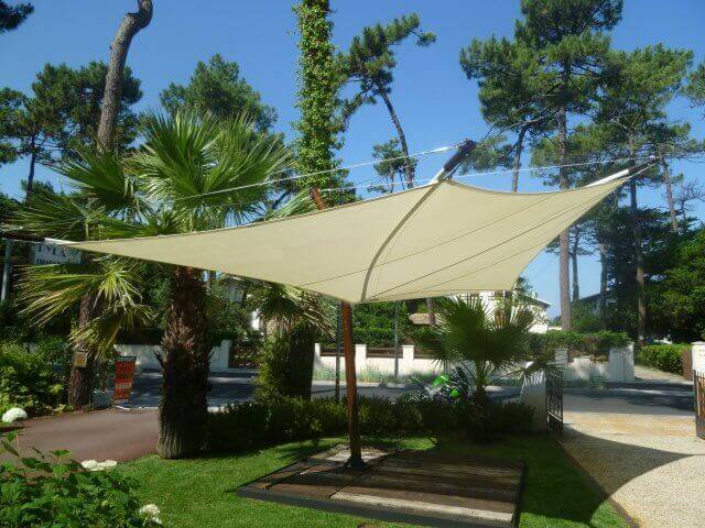 voile d'ombrage triangulaire -  protection solaire - voile d'ombrage jardin